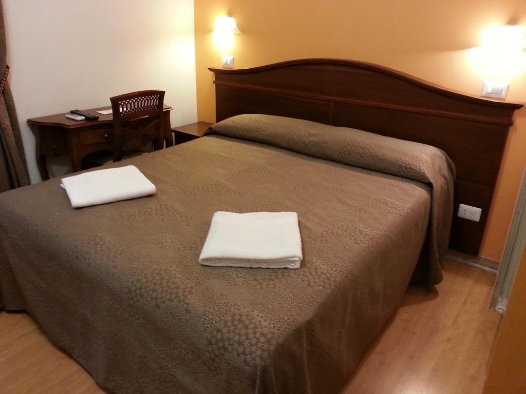 Guesthouse Alex II Rom Zimmer foto
