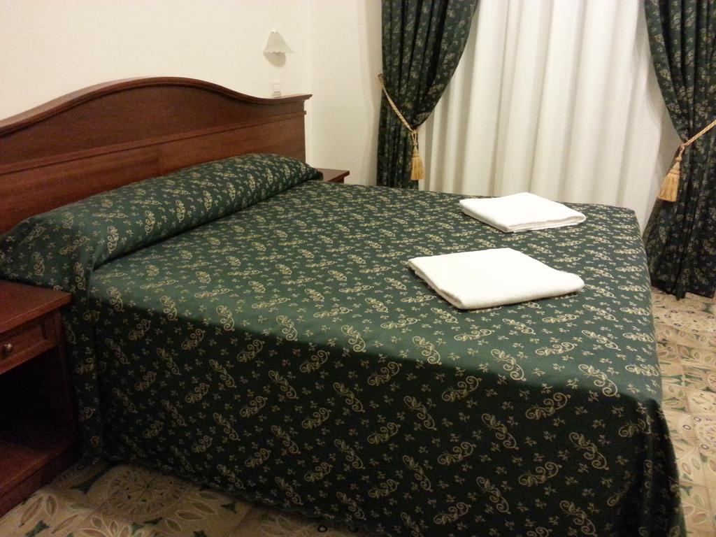 Guesthouse Alex II Rom Zimmer foto